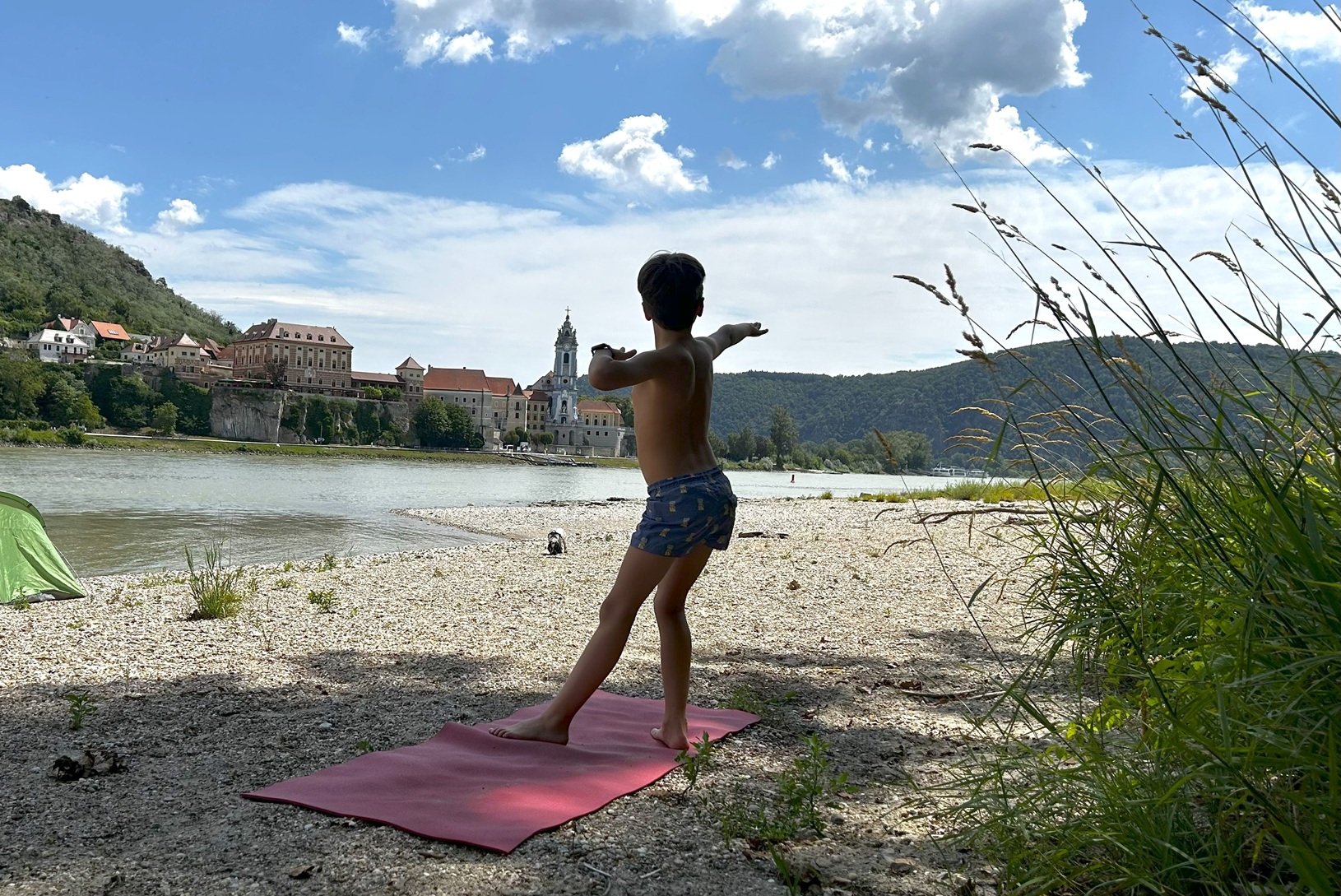 Child doing yoga in Wachau, yoga danube river